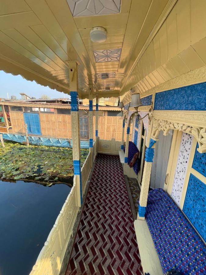 The Heritage Safina Group Of Houseboats Hotel Srinagar  Exterior photo